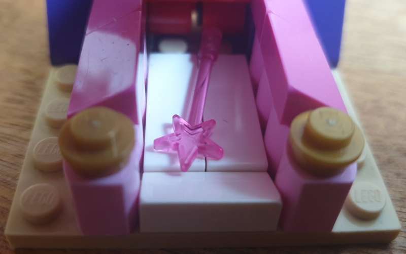 LEGO Sleeping Beauty`s Royal Bedroom
